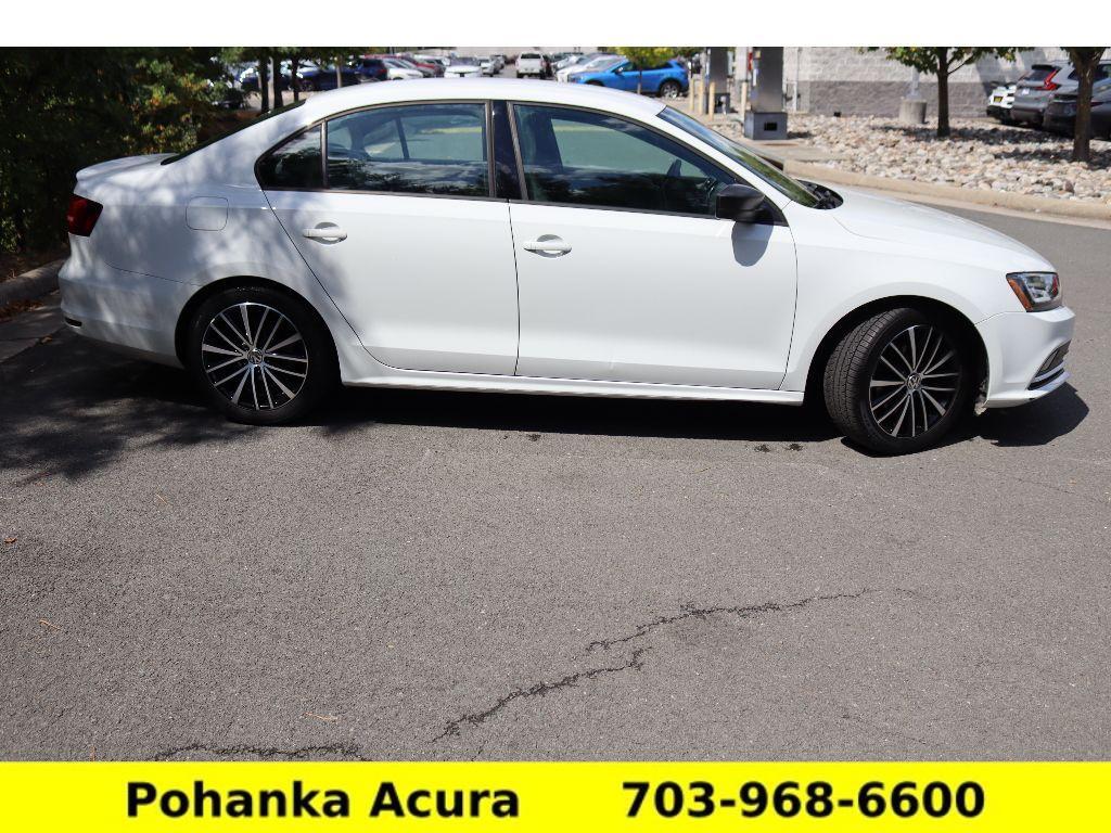 2015 Volkswagen Jetta 1.8T Sport photo 4