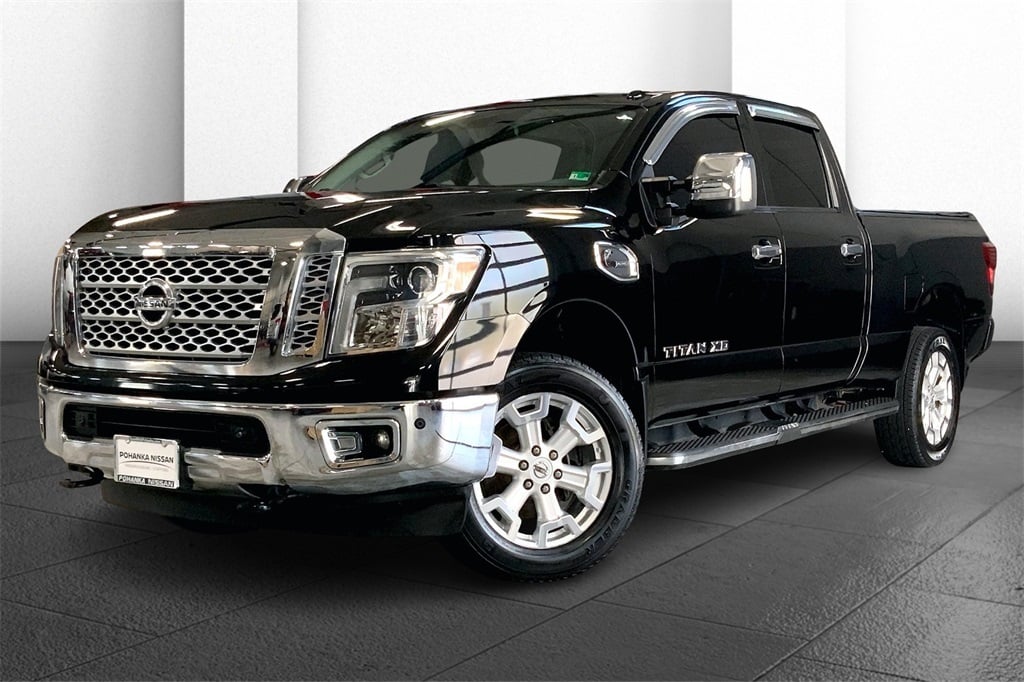 2016 Nissan Titan SL photo 3