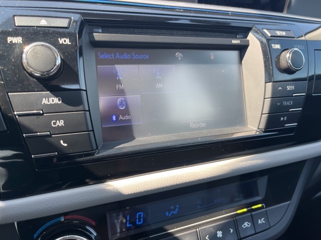 2016 Toyota Corolla LE photo 4
