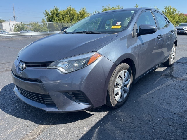 2016 Toyota Corolla LE photo 3