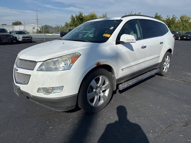 2009 Chevrolet Traverse LTZ photo 2