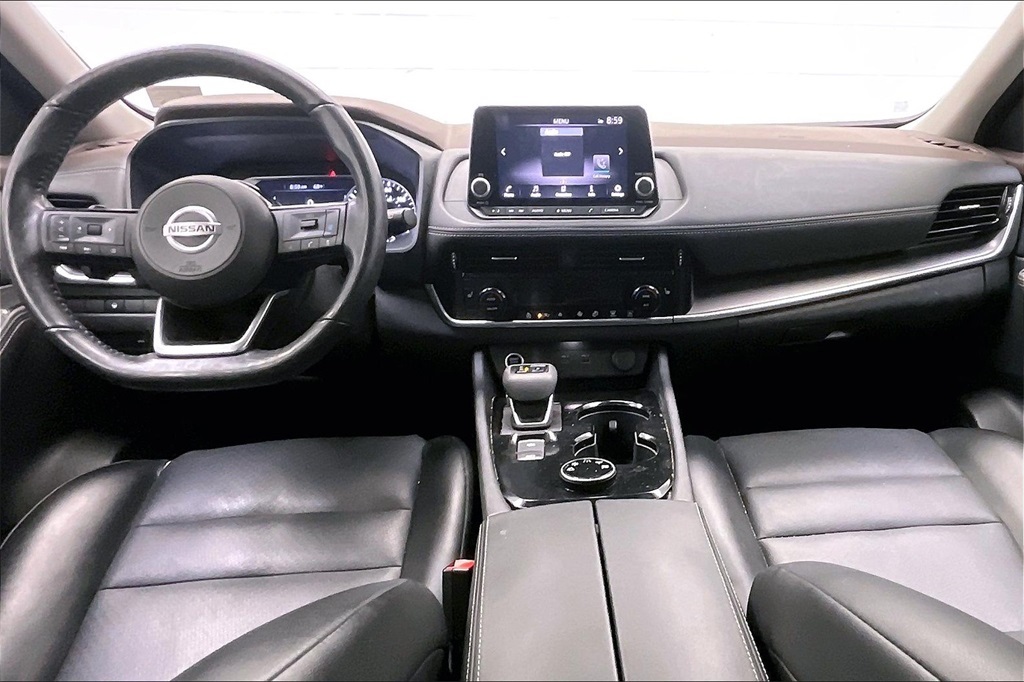 2021 Nissan Rogue SV photo 3