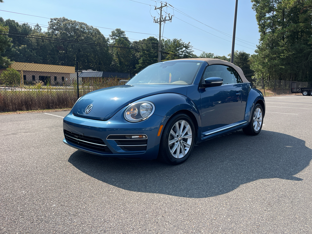 2019 Volkswagen Beetle SE photo 2