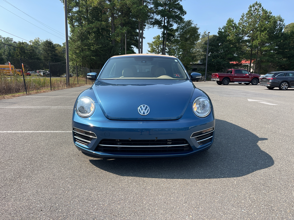 2019 Volkswagen Beetle SE photo 3