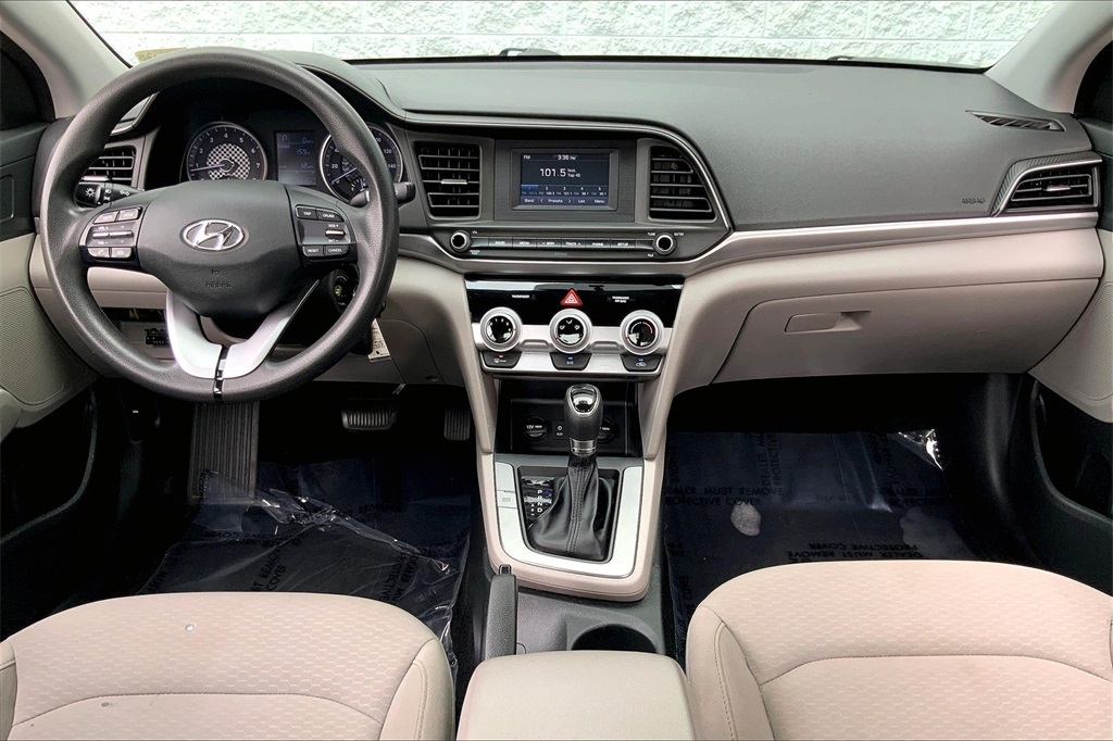 2019 Hyundai Elantra SE photo 2