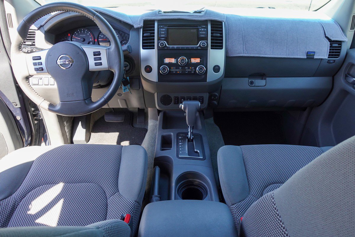 2017 Nissan Frontier Crew Cab SV photo 2