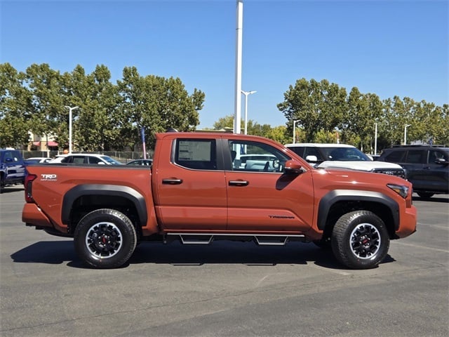 2025 Toyota Tacoma TRD Off-Road photo 3