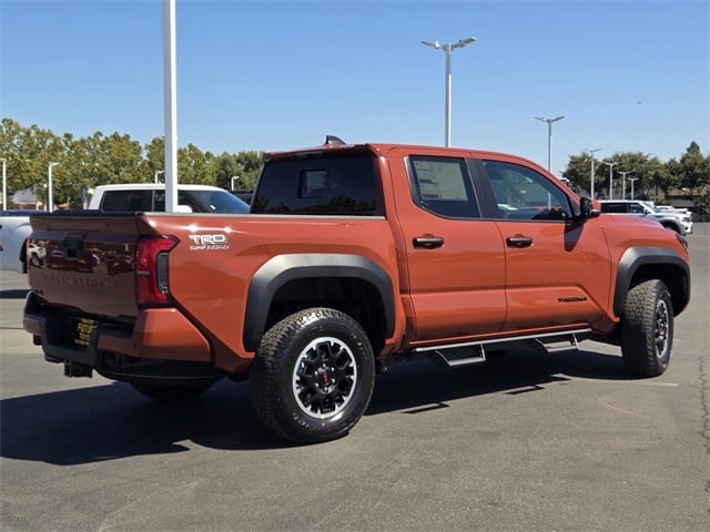 2025 Toyota Tacoma TRD Off-Road photo 4