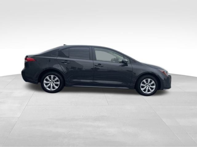 2023 Toyota Corolla LE photo 2
