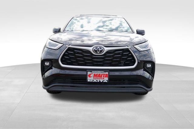 2022 Toyota Highlander LE photo 2