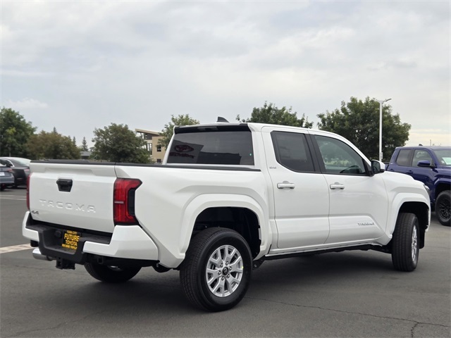 2025 Toyota Tacoma SR5 photo 4