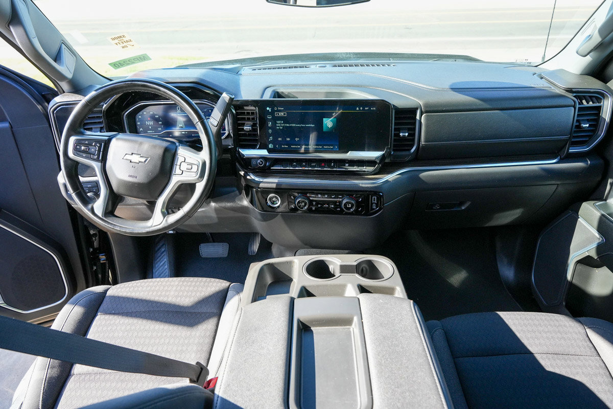 2023 Chevrolet Silverado 1500 LT photo 3