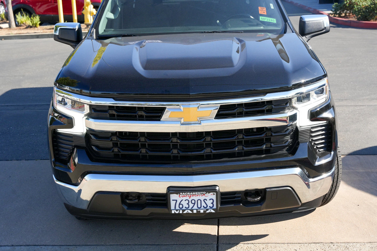 2023 Chevrolet Silverado 1500 LT photo 2