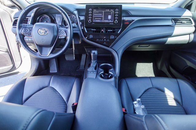 2022 Toyota Camry SE photo 5
