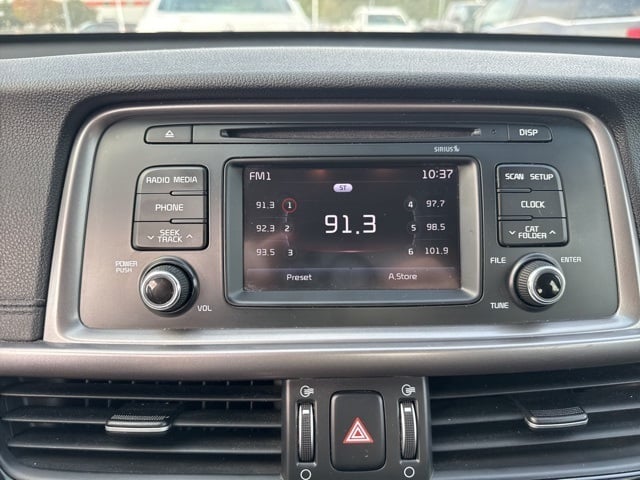 2017 Kia Optima LX photo 3
