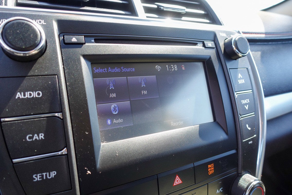 2017 Toyota Camry SE photo 4