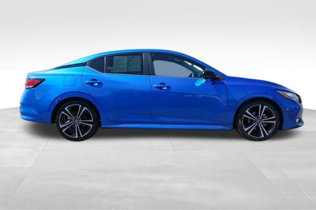 2021 Nissan Sentra SR photo 2