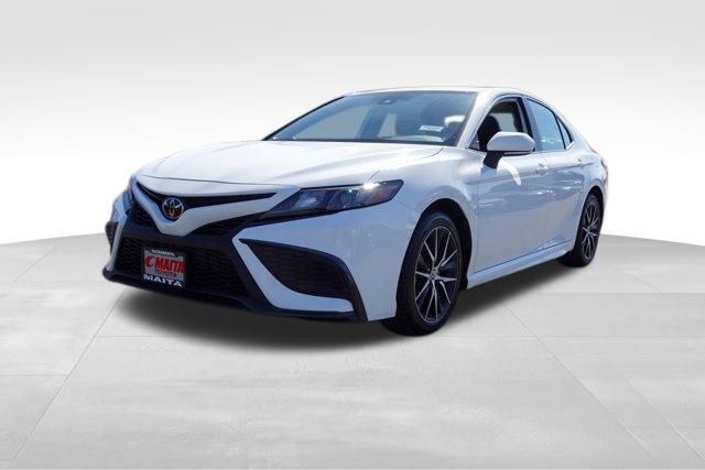 2022 Toyota Camry SE photo 3