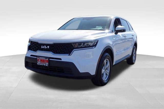 2022 Kia Sorento LX photo 2