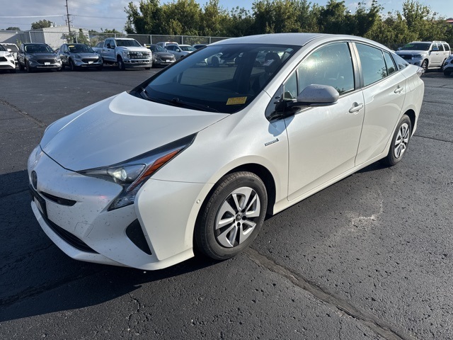 2018 Toyota Prius Three photo 2