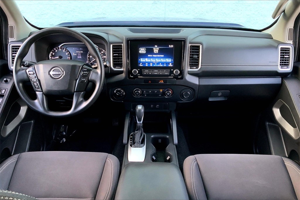 2022 Nissan Frontier SV photo 3