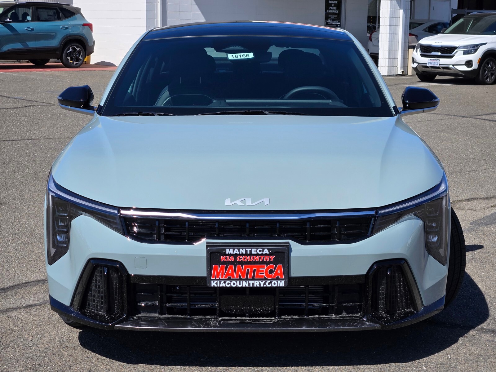 2025 Kia K4 GT-Line photo 2