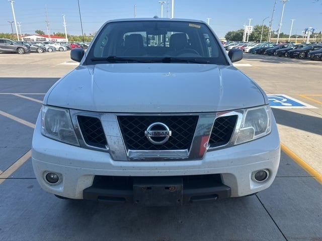 2016 Nissan Frontier SV photo 2
