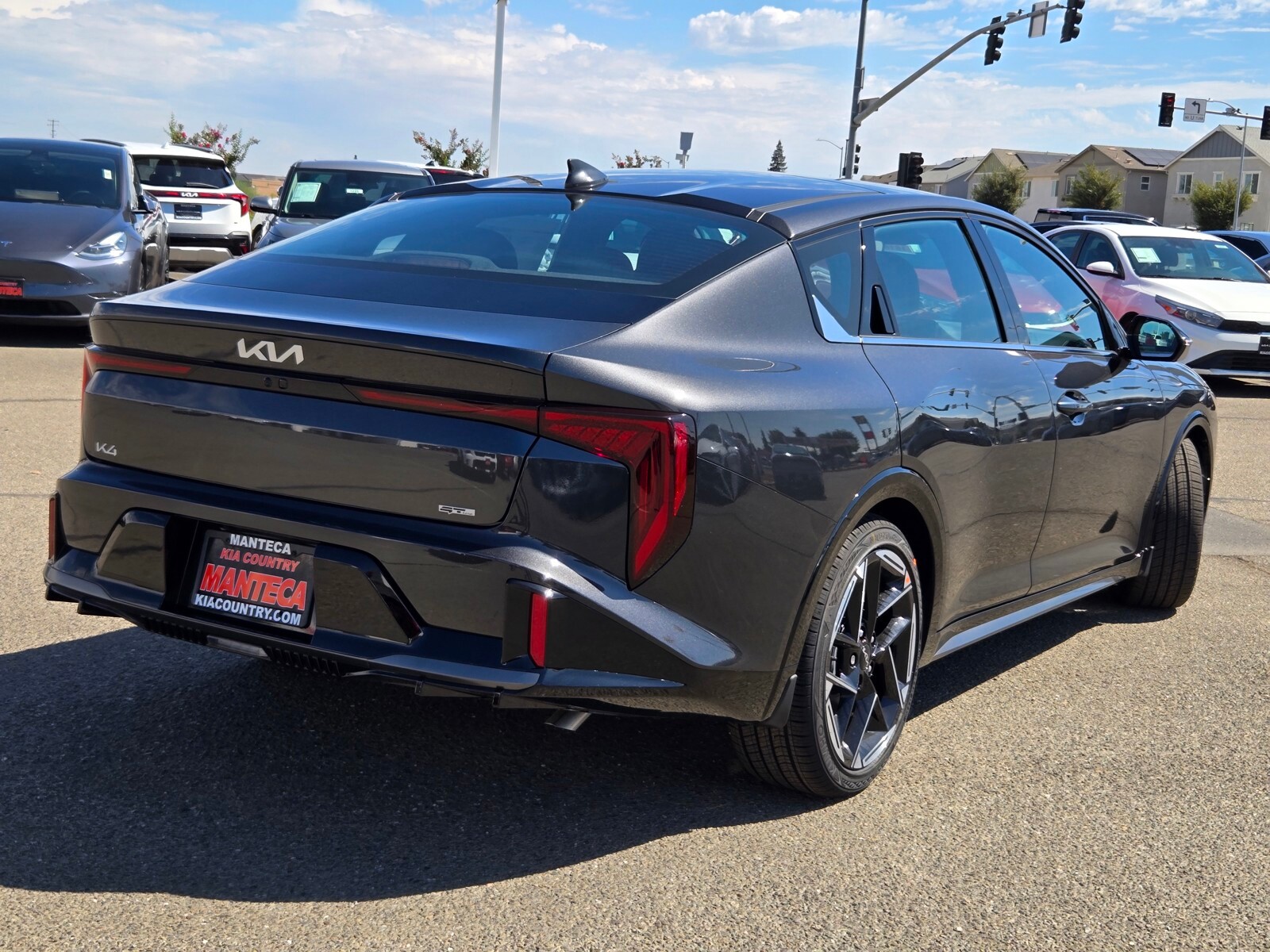 2025 Kia K4 GT-Line photo 2