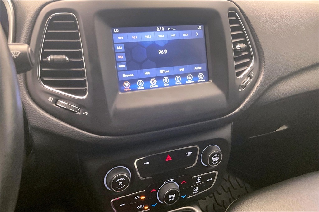 2019 Jeep Compass Latitude photo 3