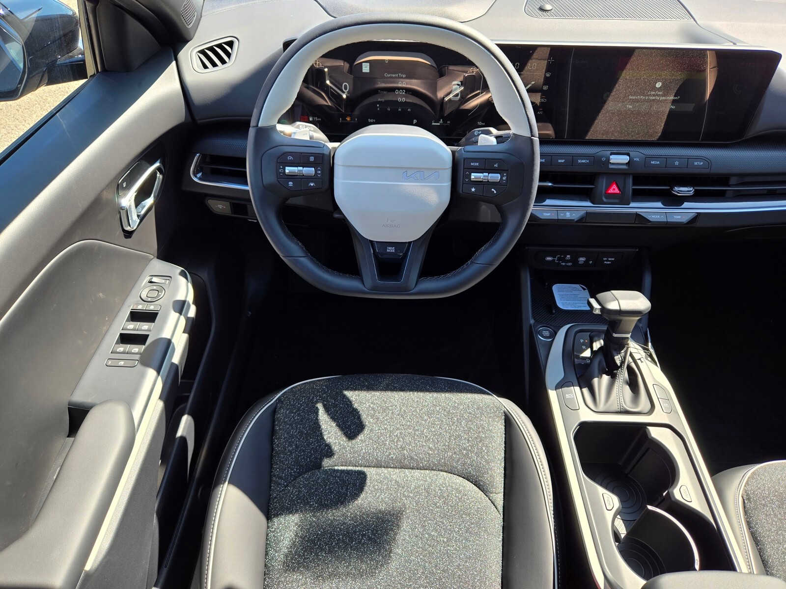 2025 Kia K4 GT-Line photo 4