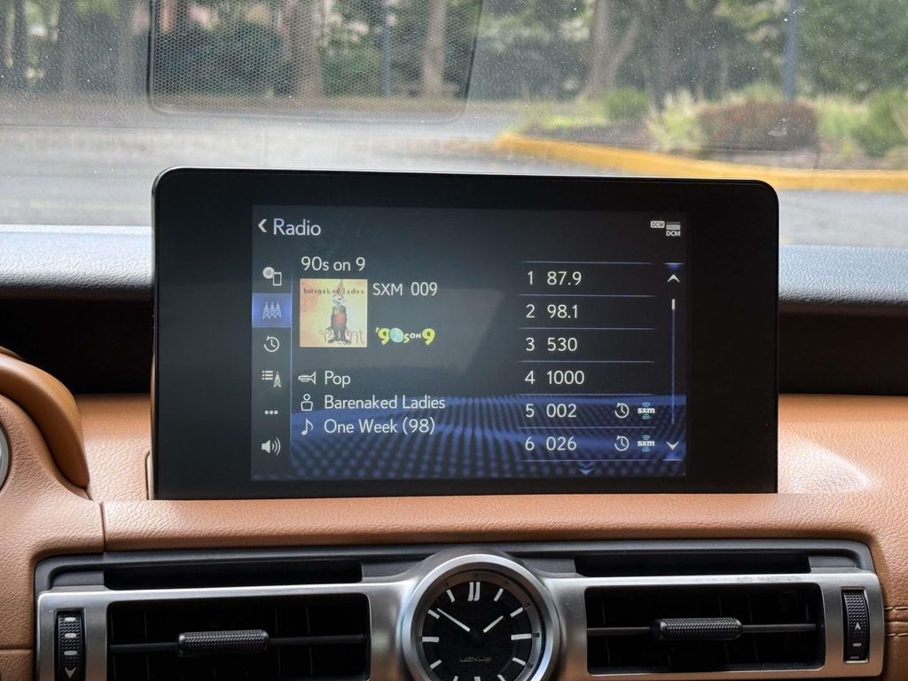 2021 Lexus IS 300 photo 7