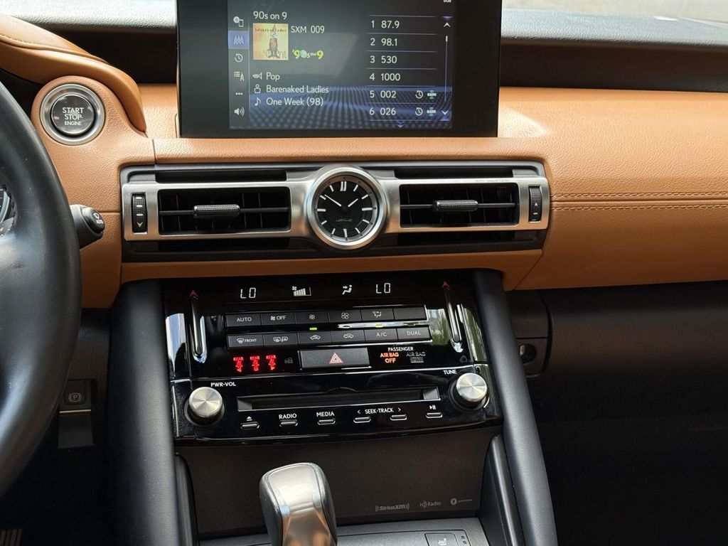 2021 Lexus IS 300 photo 8