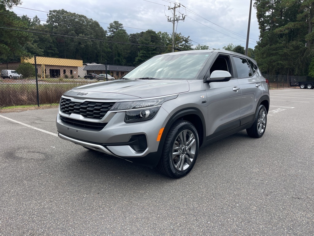 2022 Kia Seltos LX photo 2