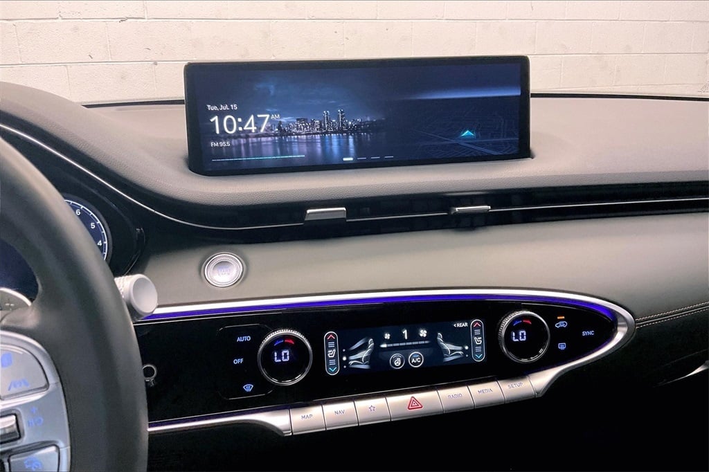 2022 Genesis GV70 2.5T photo 3