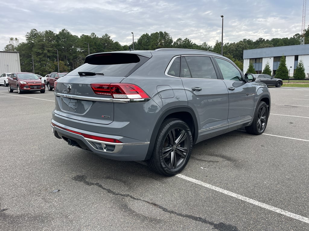 2022 Volkswagen Atlas Cross Sport V6 SEL R-Line photo 3