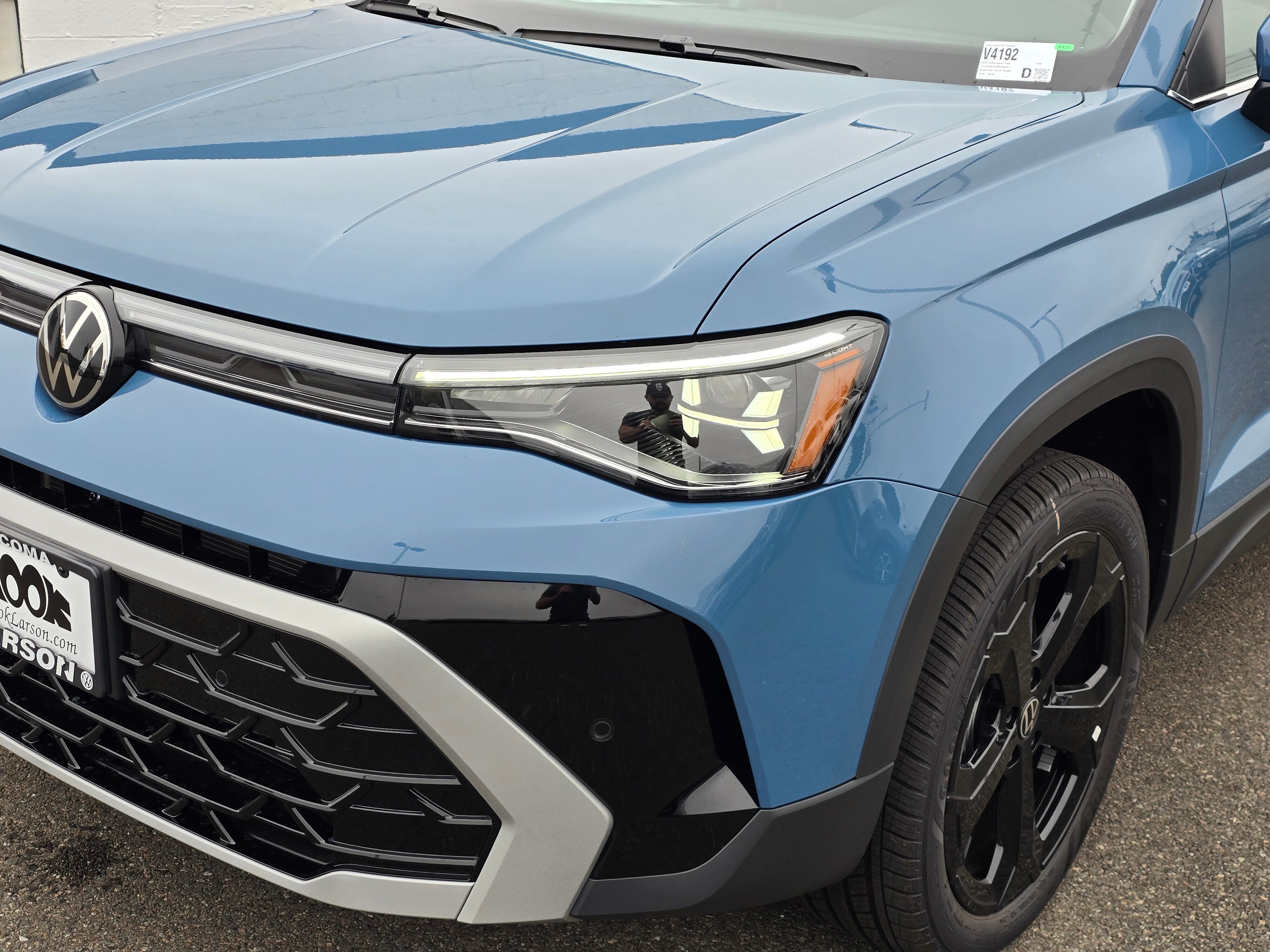 2025 Volkswagen Taos SEL photo 4