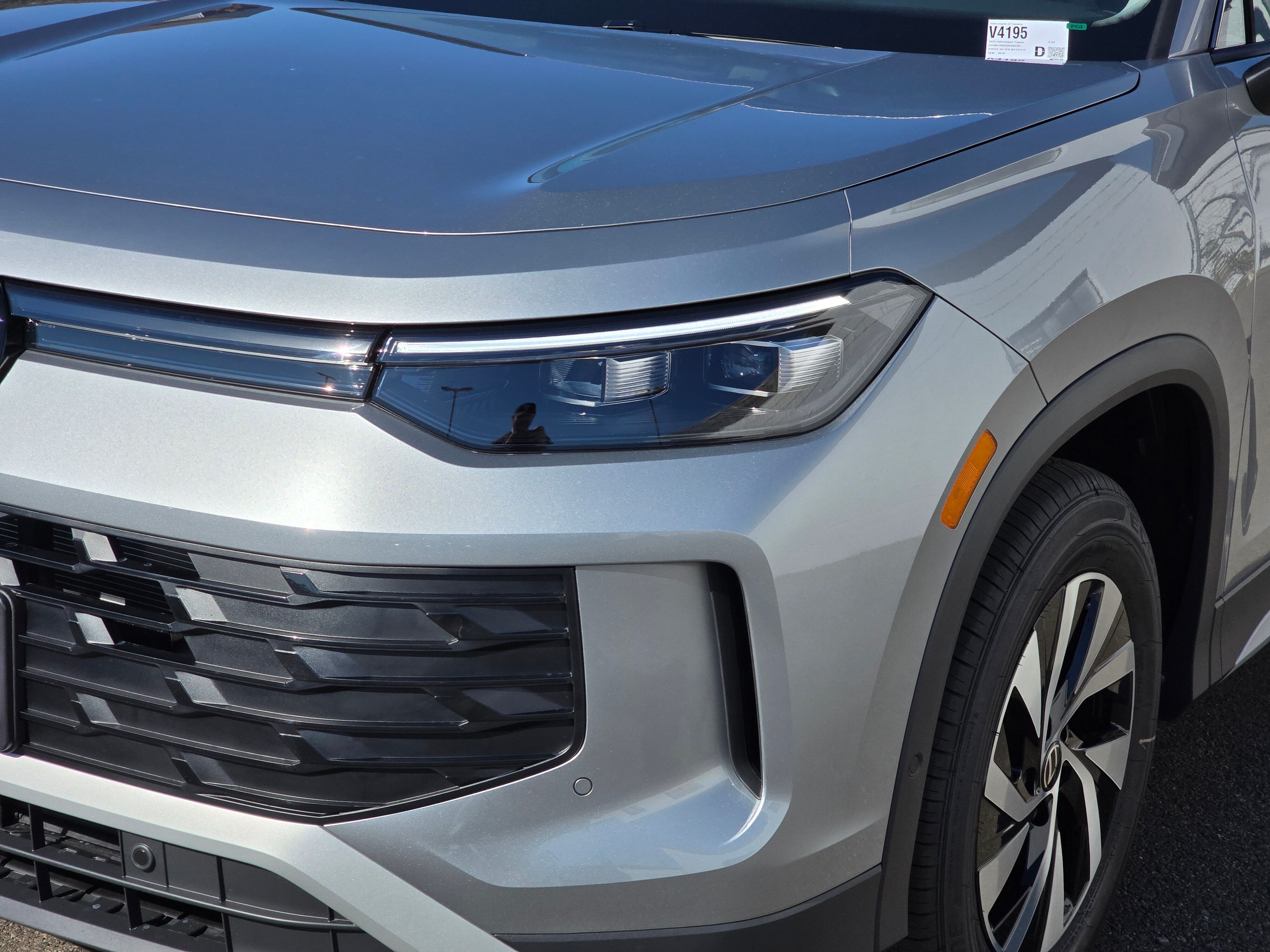 2025 Volkswagen Tiguan S photo 2