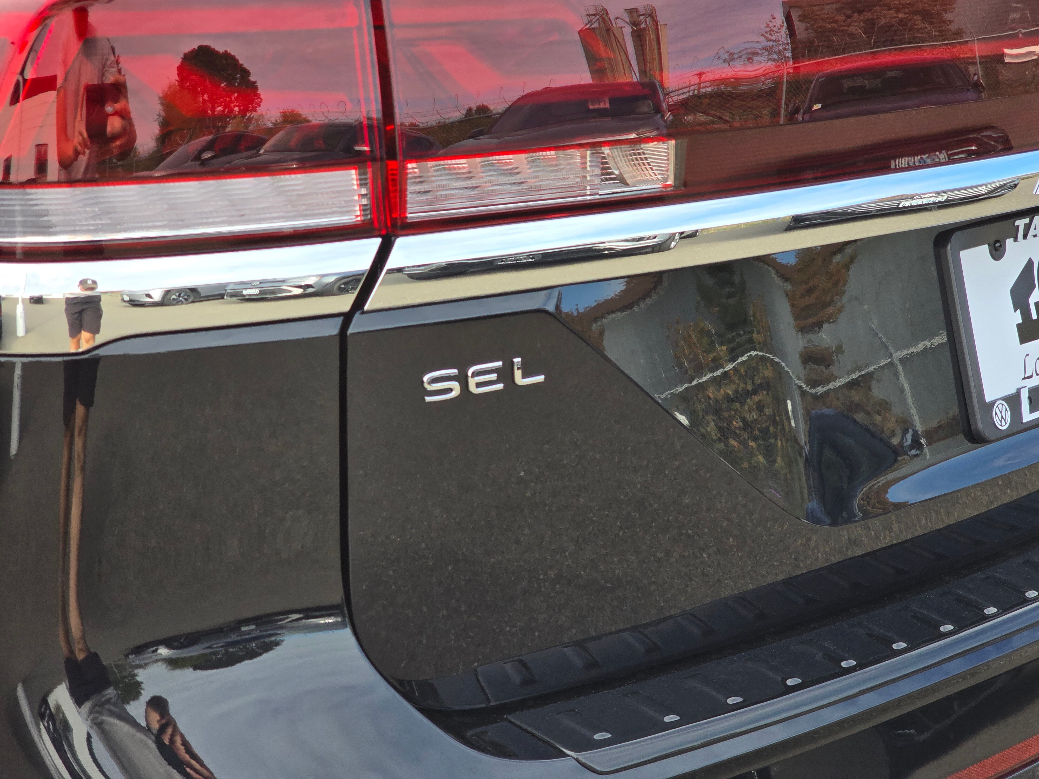 2026 Volkswagen Atlas SEL Premium R-Line photo 3