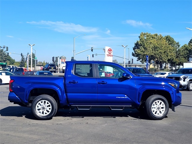 2025 Toyota Tacoma SR5 photo 3