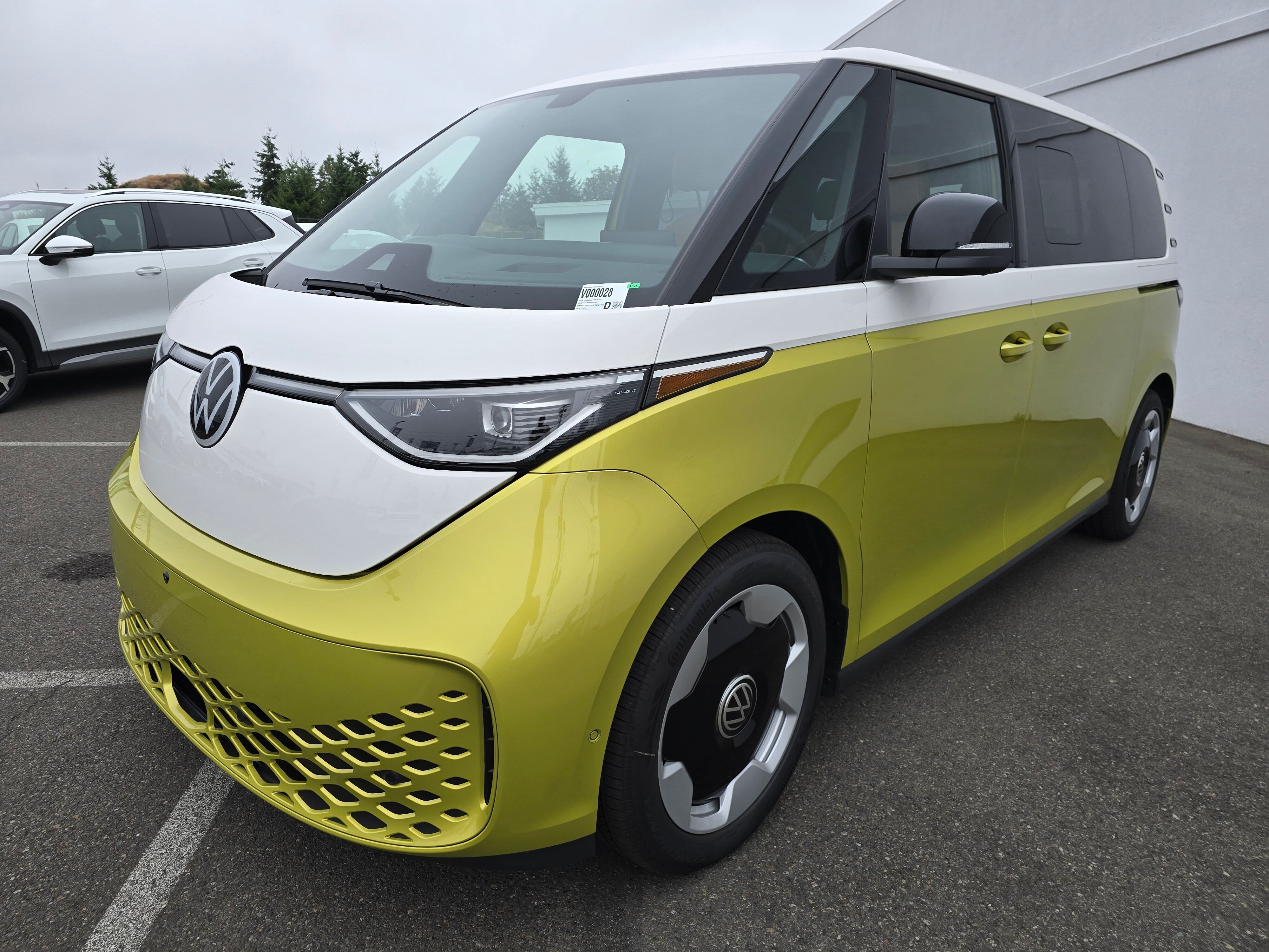 2025 Volkswagen ID. Buzz Pro Plus photo 2