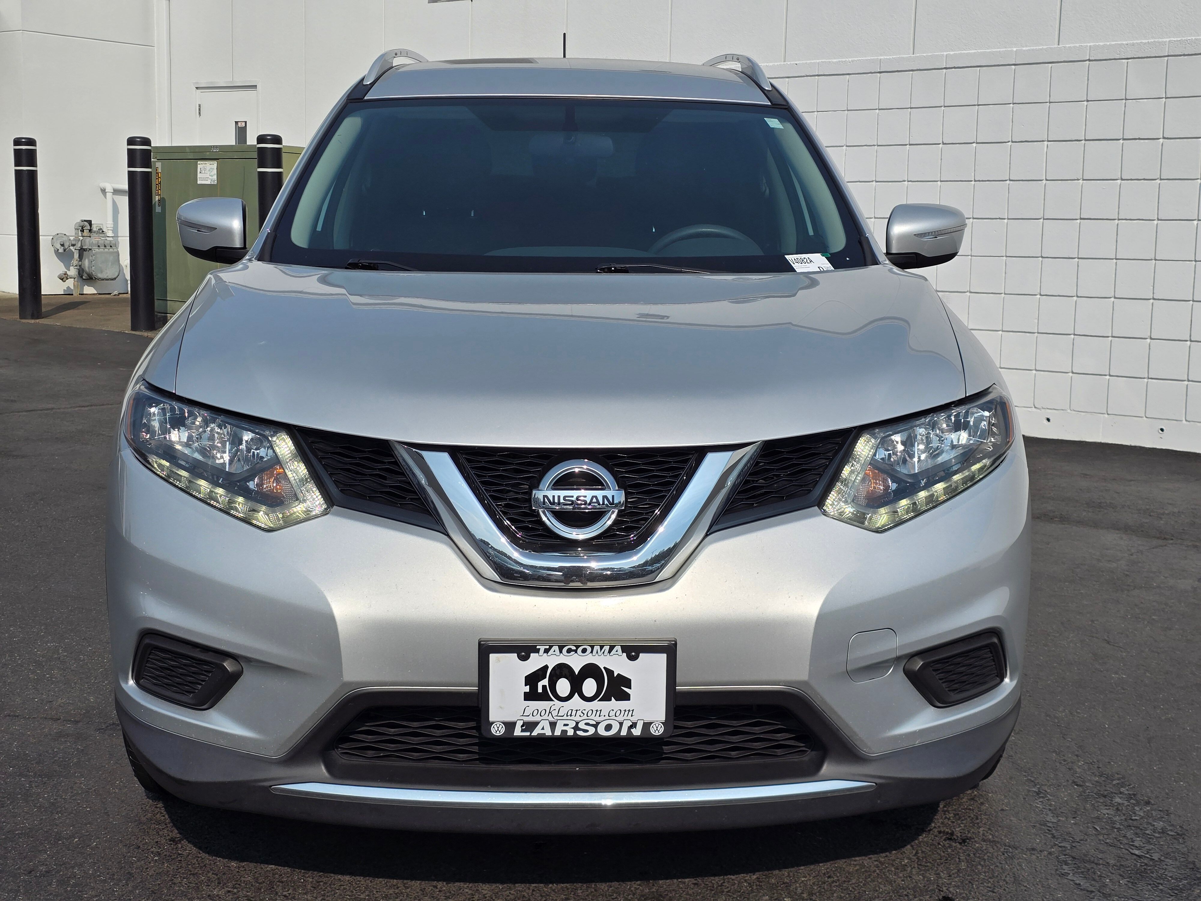 2014 Nissan Rogue SV photo 2