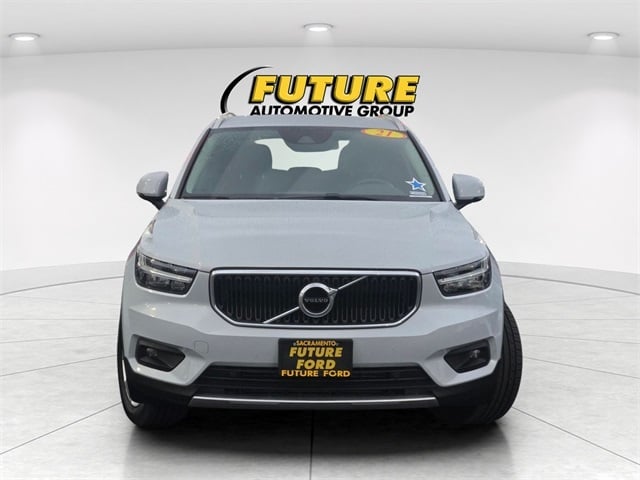 2021 Volvo XC40 Momentum AWD photo 2