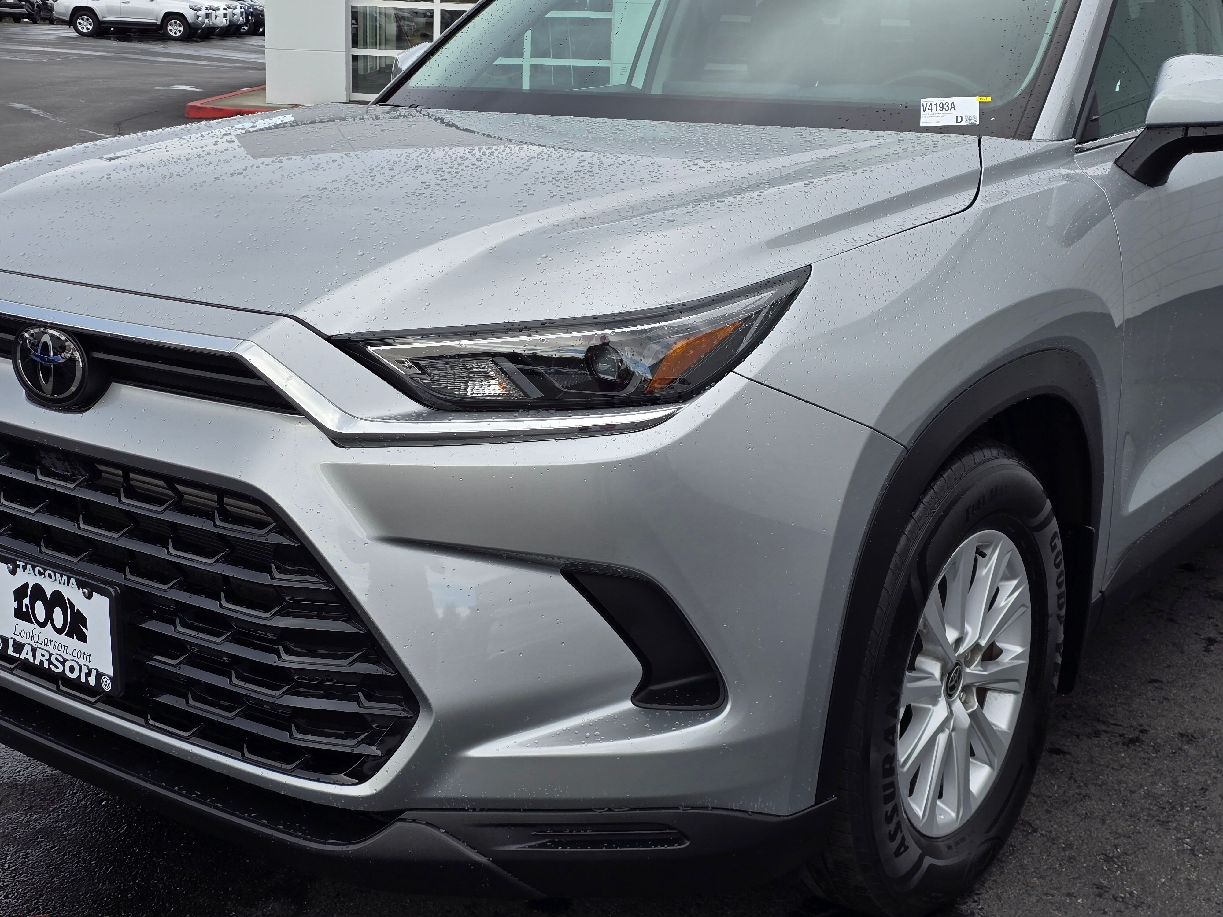2024 Toyota Highlander Hybrid XLE photo 3