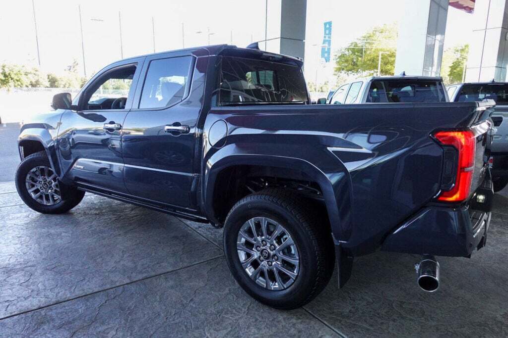 2025 Toyota Tacoma Limited photo 4