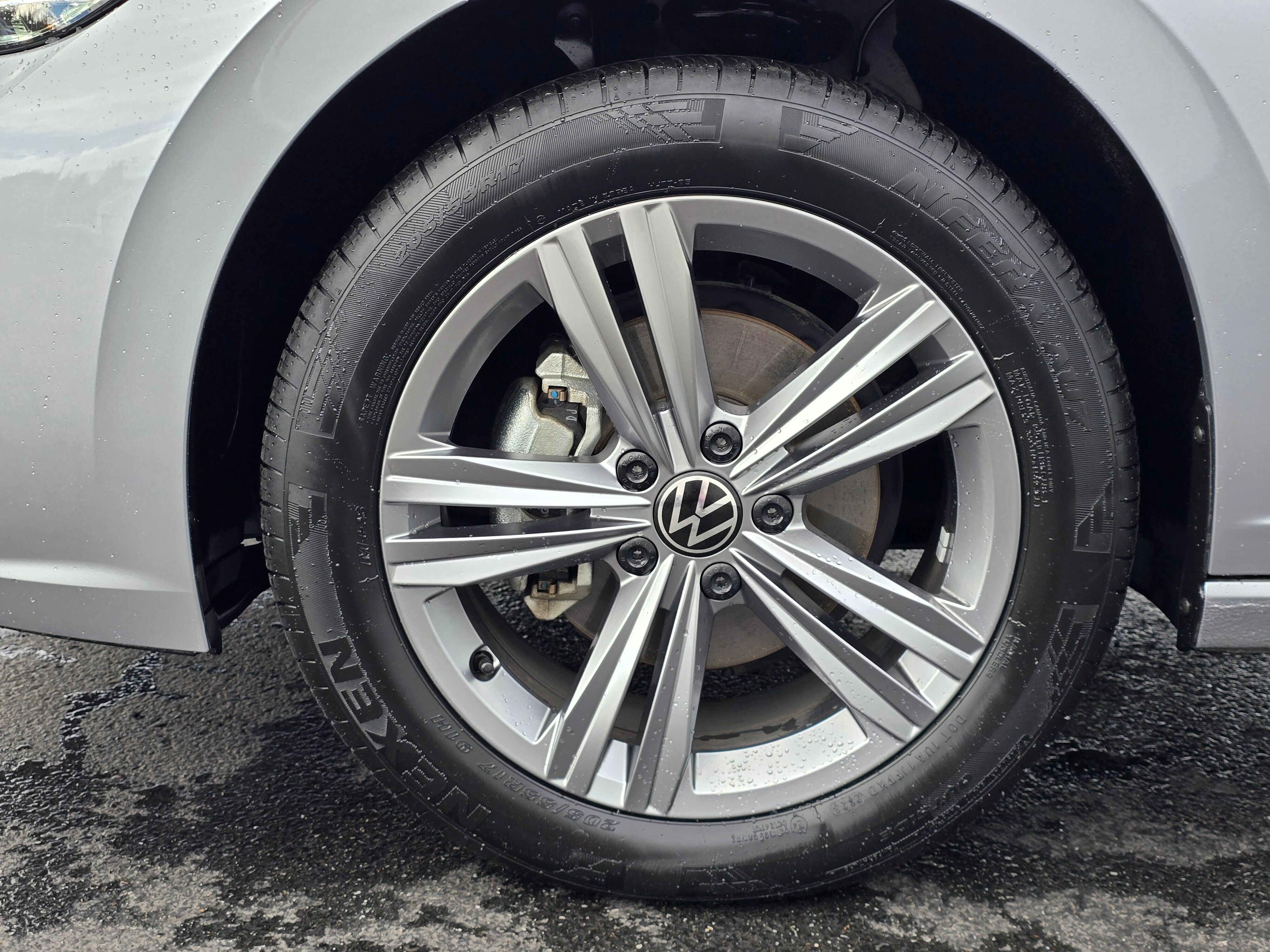 2024 Volkswagen Jetta SE photo 4