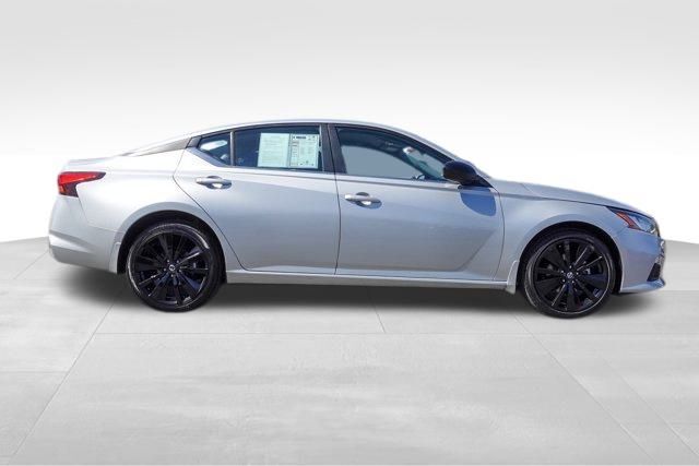 2021 Nissan Altima 2.5 SR photo 2