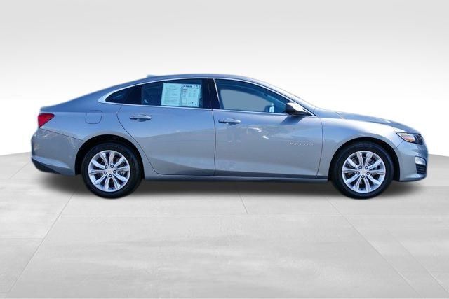 2023 Chevrolet Malibu 1LT photo 2