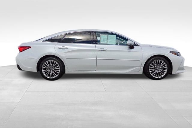 2019 Toyota Avalon Limited photo 2
