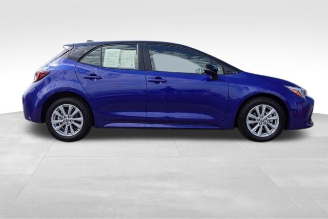 2023 Toyota Corolla SE photo 2