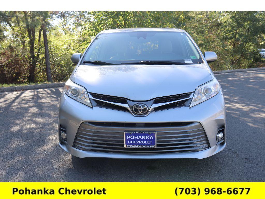 2019 Toyota Sienna XLE photo 2